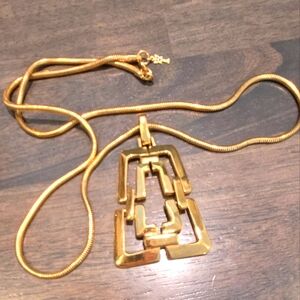CROWN TRIFARI ARTICULATED PENDANT NECKLACE